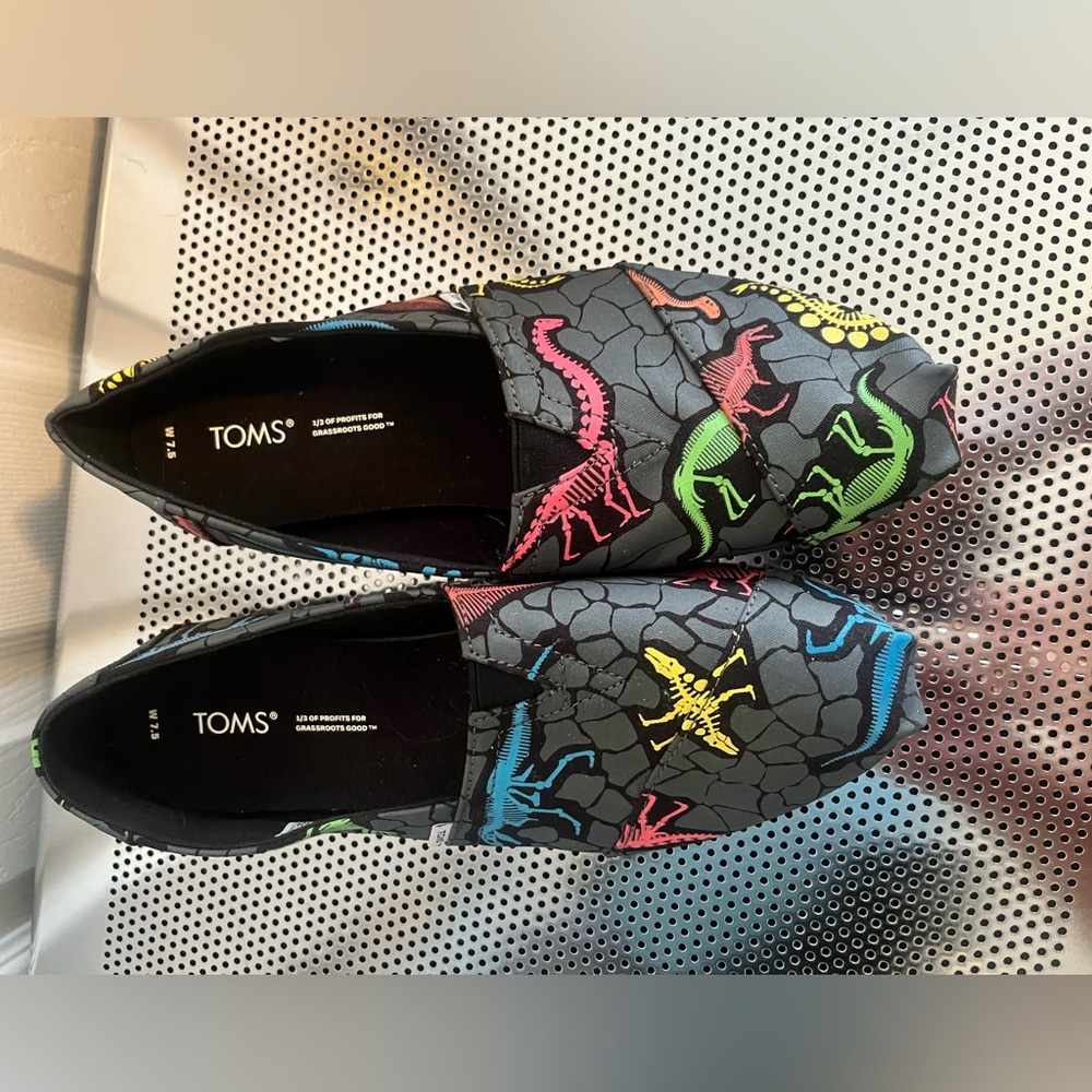 Toms, Women’s size 7.5, glow in the dark dinosaur design